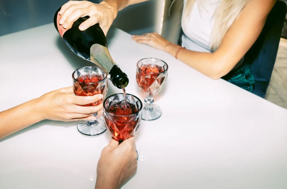 Is alcohol good for you? A new report adds to the confusion